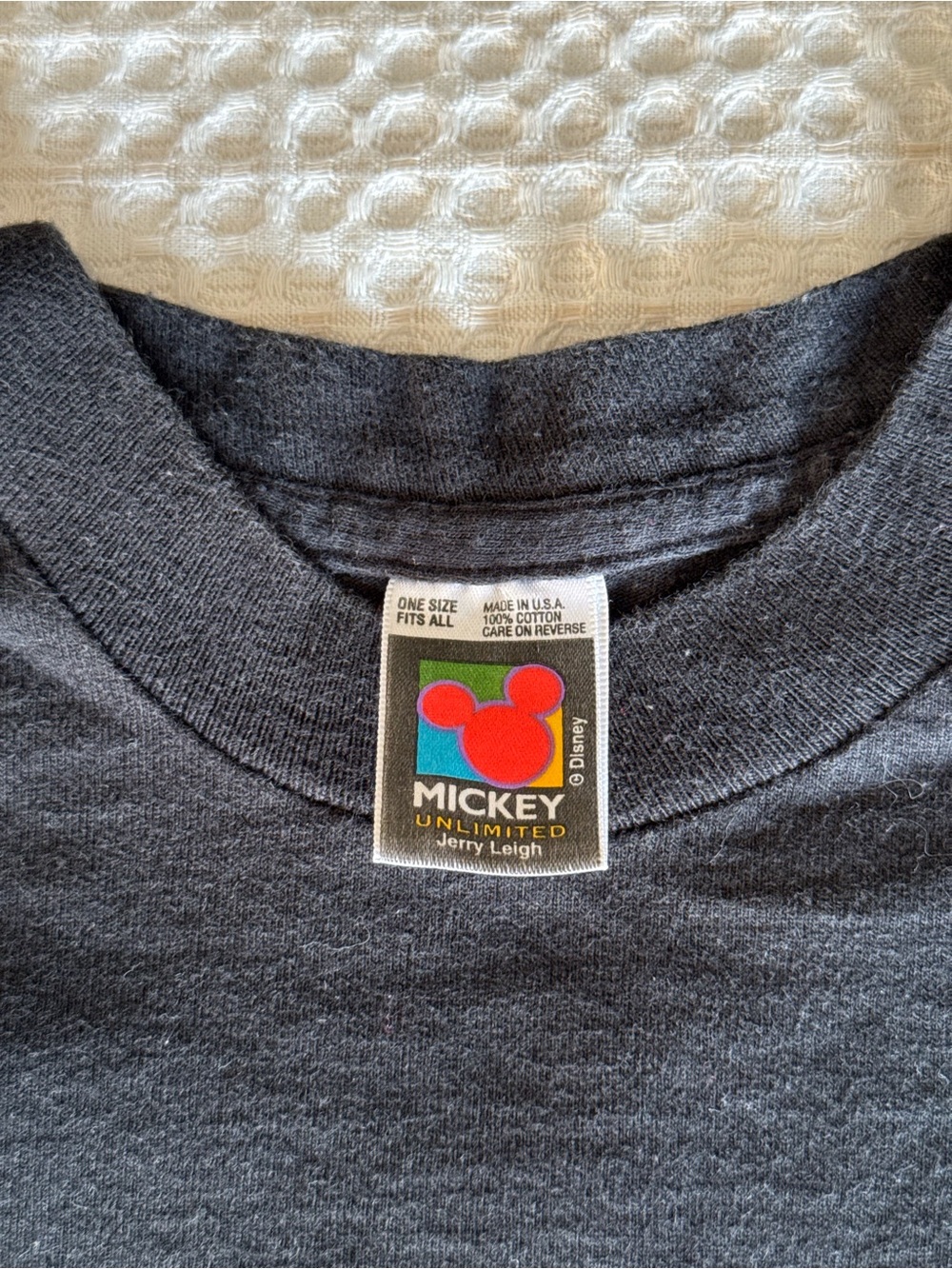 Vintage 1990s Mickey Mouse Valentines Day Red Rose Tee Single Stitched tagged OS - Picture 2 of 4
